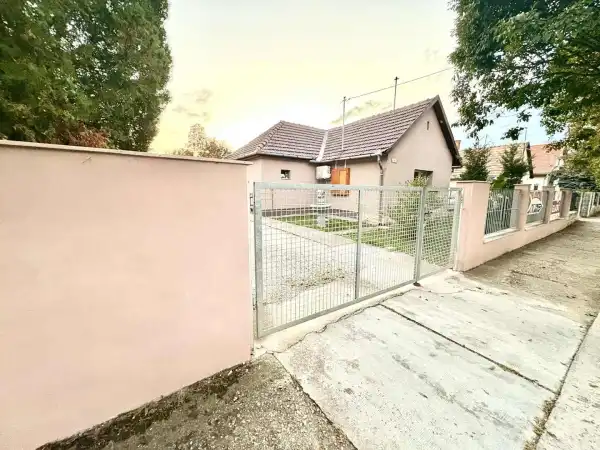 Eladó családi ház, Balatonlelle 6+3 szoba 240 m² 179 M Ft