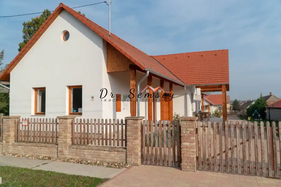 eladó családi ház, Vértesboglár