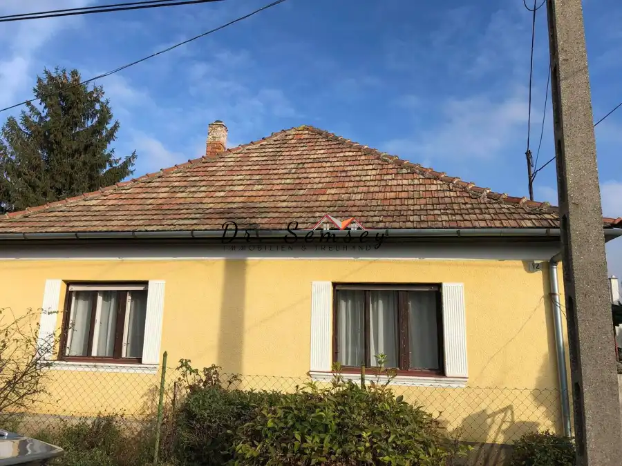 eladó újszerű családi ház, Vértesboglár