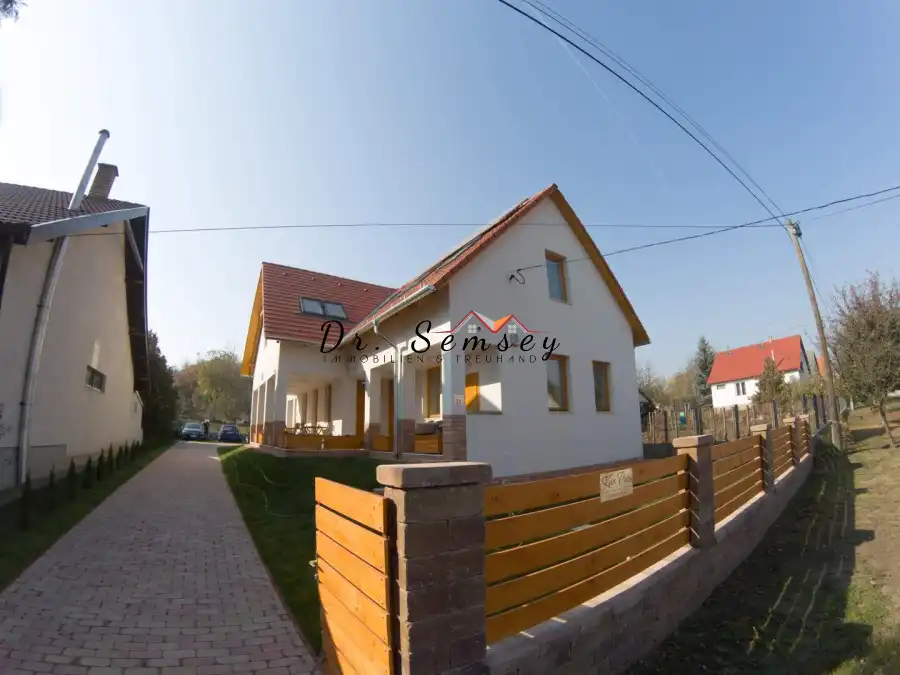 eladó újszerű családi ház, Vértesboglár